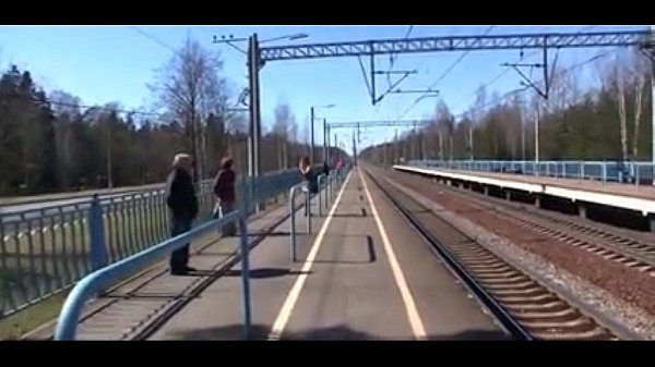 Русскую худышку трахают в два члена на квартире