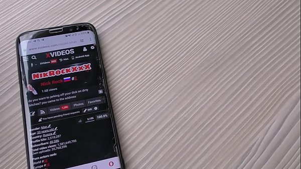 Пышка получает пальцы на клитор 