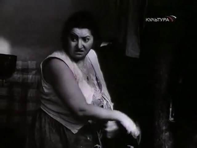 Женщина с большими сиськами в эротической сцене с канала Культура 