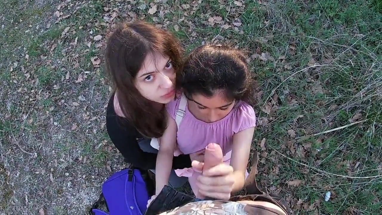 Пикап двух студенток закончился сексом от первого лица на природе 