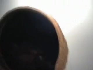 Блондинка сосет член из дырки, а потом без нее 