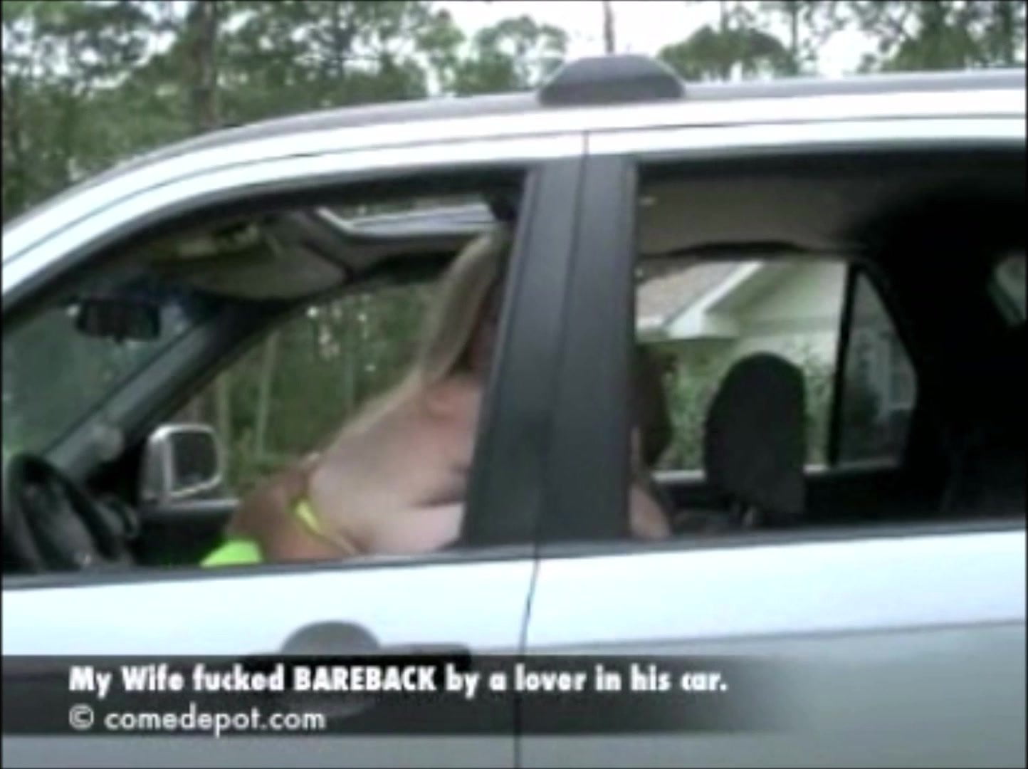 Пышная жена оседлала член любовника в машине 