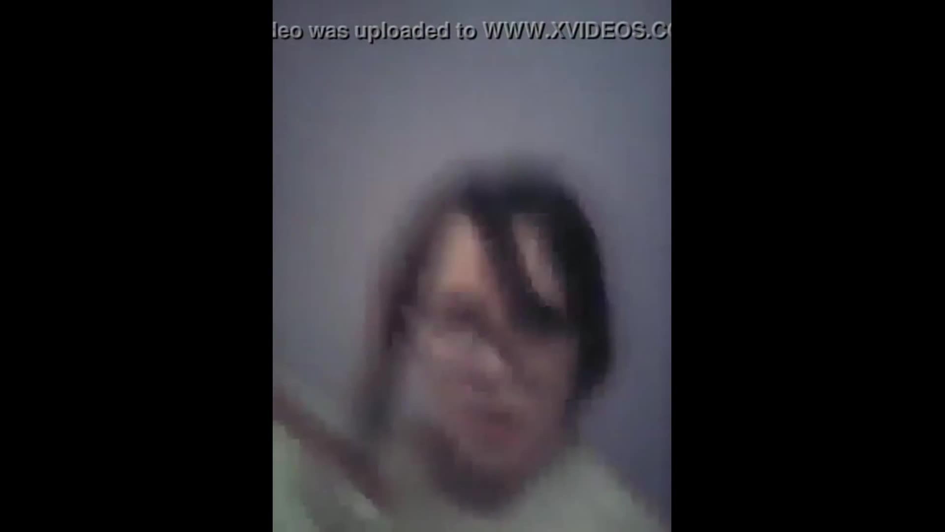 Голая египтянка в очках снимает себя голой на телефон 