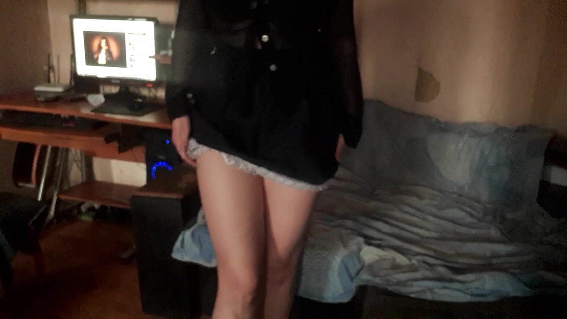 Жена соседа разделась перед камерой