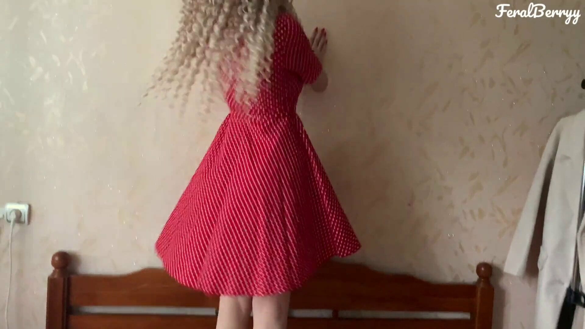 Член в тугой попки русской девушки и вытекающая сперма в конце