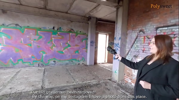 Девушка привела парня на заброшку и потрахалась раком 